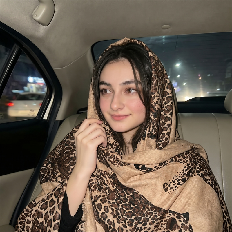 Vintage Leopard Print Hijab an - огляд і ціна Vintage Women Fashion