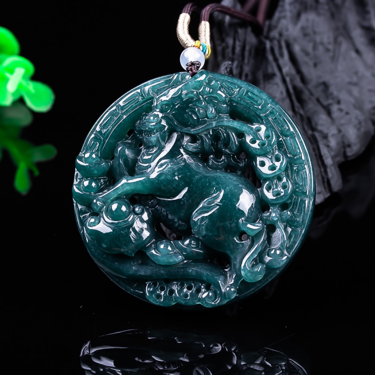 Burmese Jadeite Dragon Pendant - огляд і ціна Vintage Women Fashion